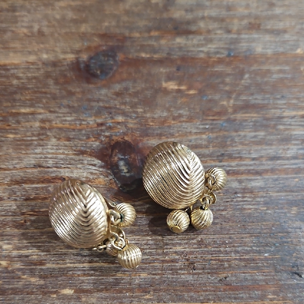 Vintage Sarah Coventry Goldtone Dangle Clip Earrings